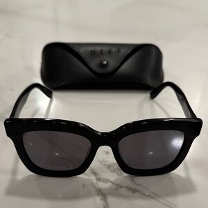 DIFF Carson Black Sunglasses